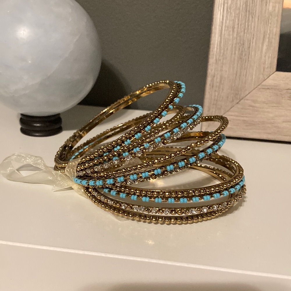 BNWOT set of costume jewelry bangles. Beautiful blue/turquoise colour!